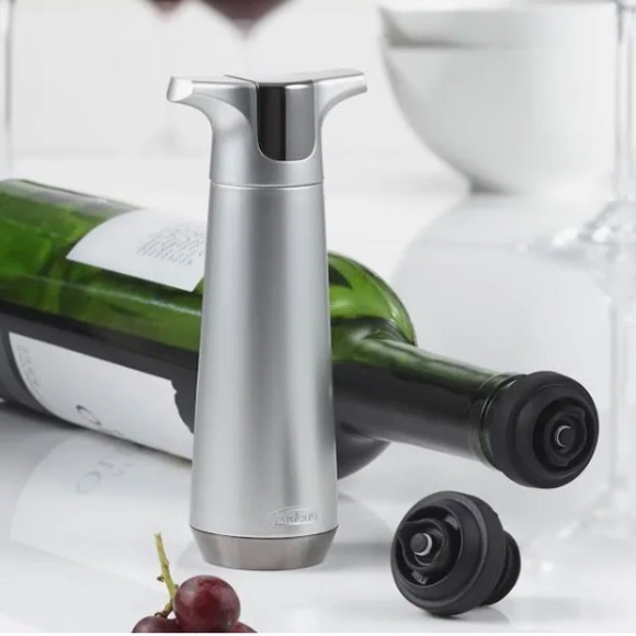 Trudeau Wine Pump and Two Stoppers - Picture 11 of 11